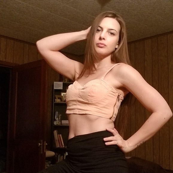 Forever 21 Distressed Denim Crop - Picture 4 of 4